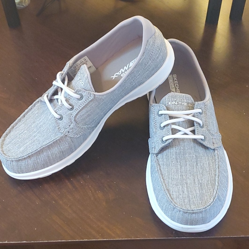 Skechers GoWalk Lite-Isla - size 7.5